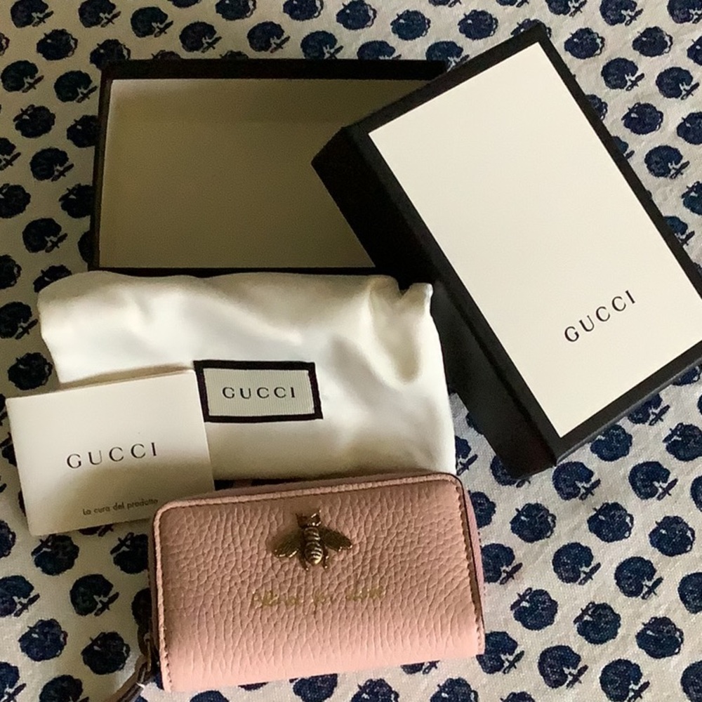 Authentic, NEW, Gucci ‘Blind for Love’ leather coin case with key fob.